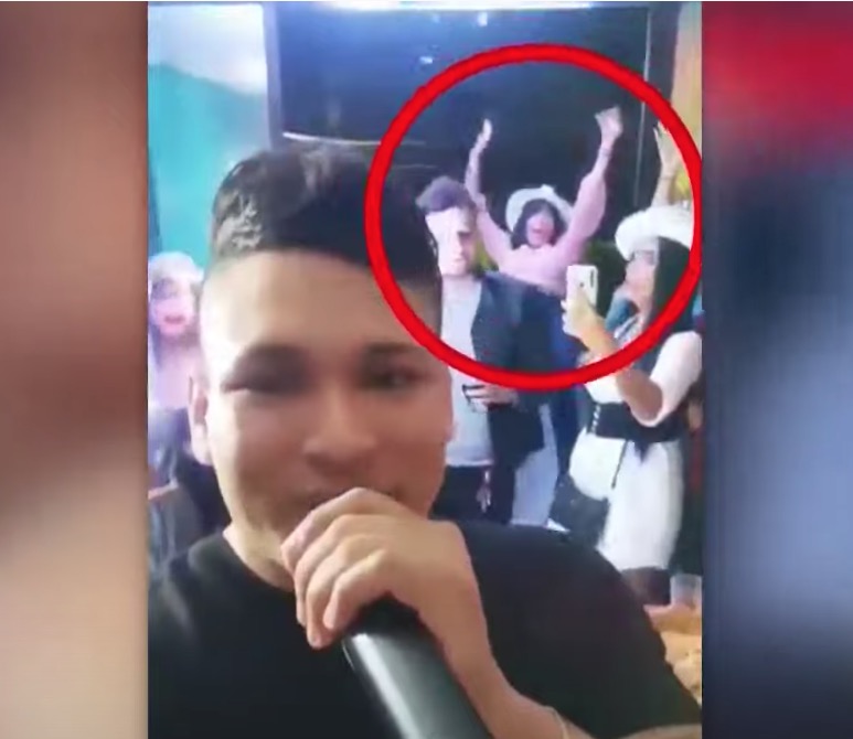 Vídeo: Mulher cai do 2º andar enquanto dançava em festa
