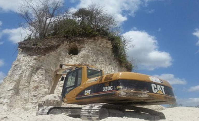 Uma das maiores pirâmides da cultura maia foi destruída