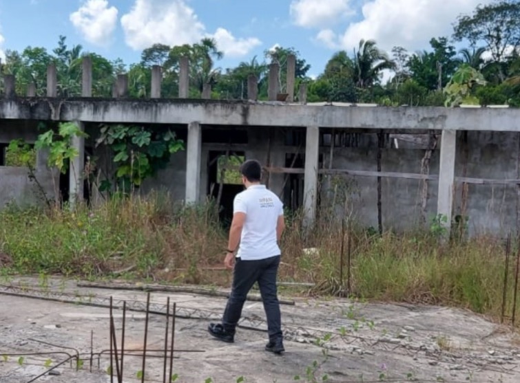 MP abre inquérito para investigar obra abandonada de escola no Amazonas