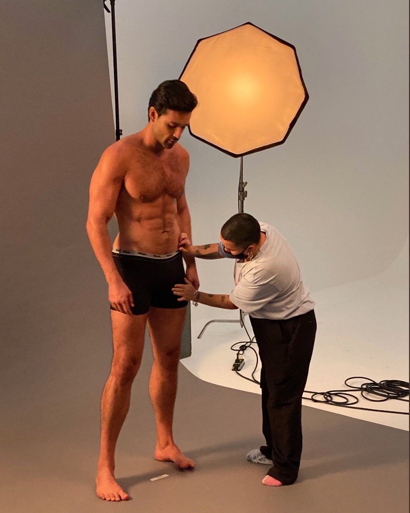 Sérgio Marone choca ao revelar ter assistente para ajeitar pênis em fotos