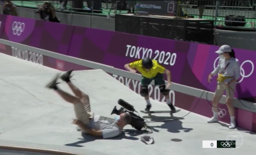 Skatista atropela cinegrafista durante classificatória em Tóquio; vídeo 