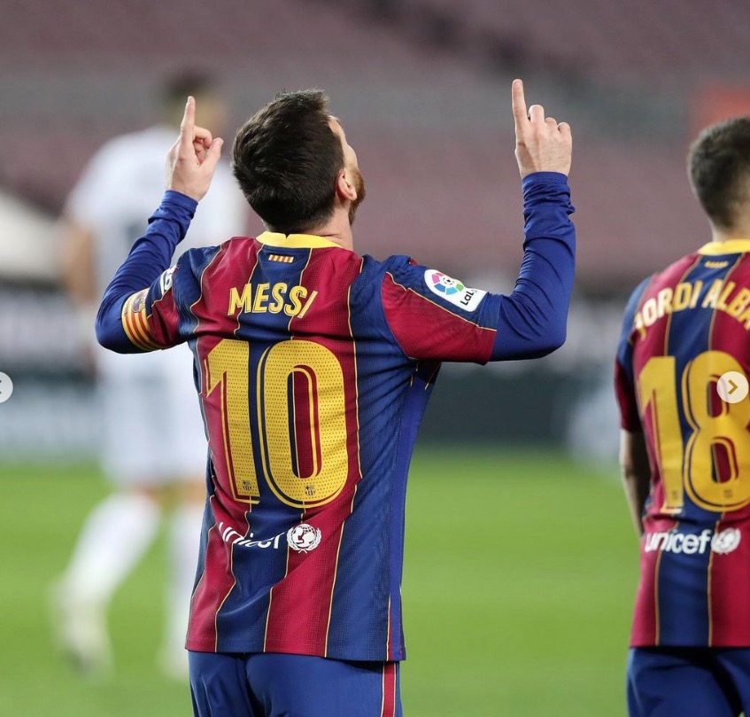 Fãs relembram trajetória de Messi em despedida do Barcelona; veja