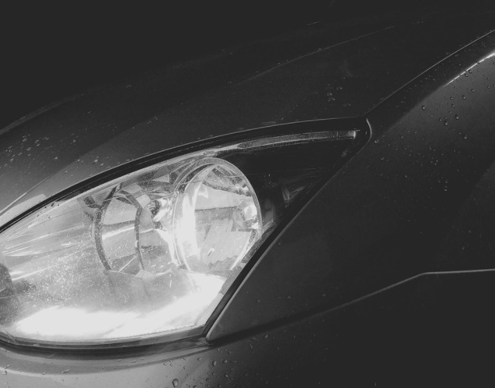 Dupla é flagrada com corpo de homem morto dentro de carro 