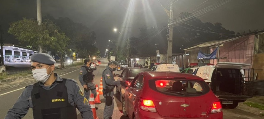 Jovem rouba produtos de loja de conveniência e é preso em Manaus 