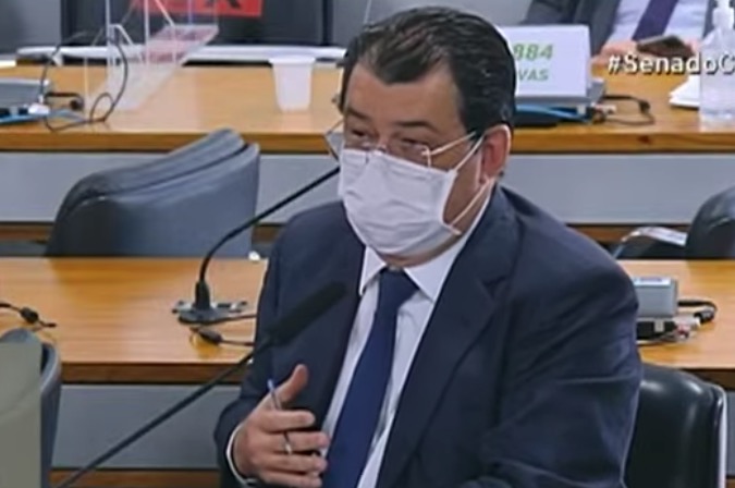 Eduardo Braga critica Bolsonaro e desfile militar na CPI da Covid