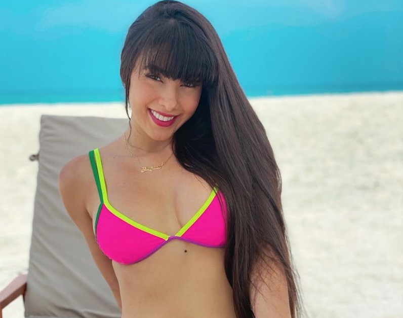 Juliana Bonde mostra meninas nuas jogando futebol de sabão