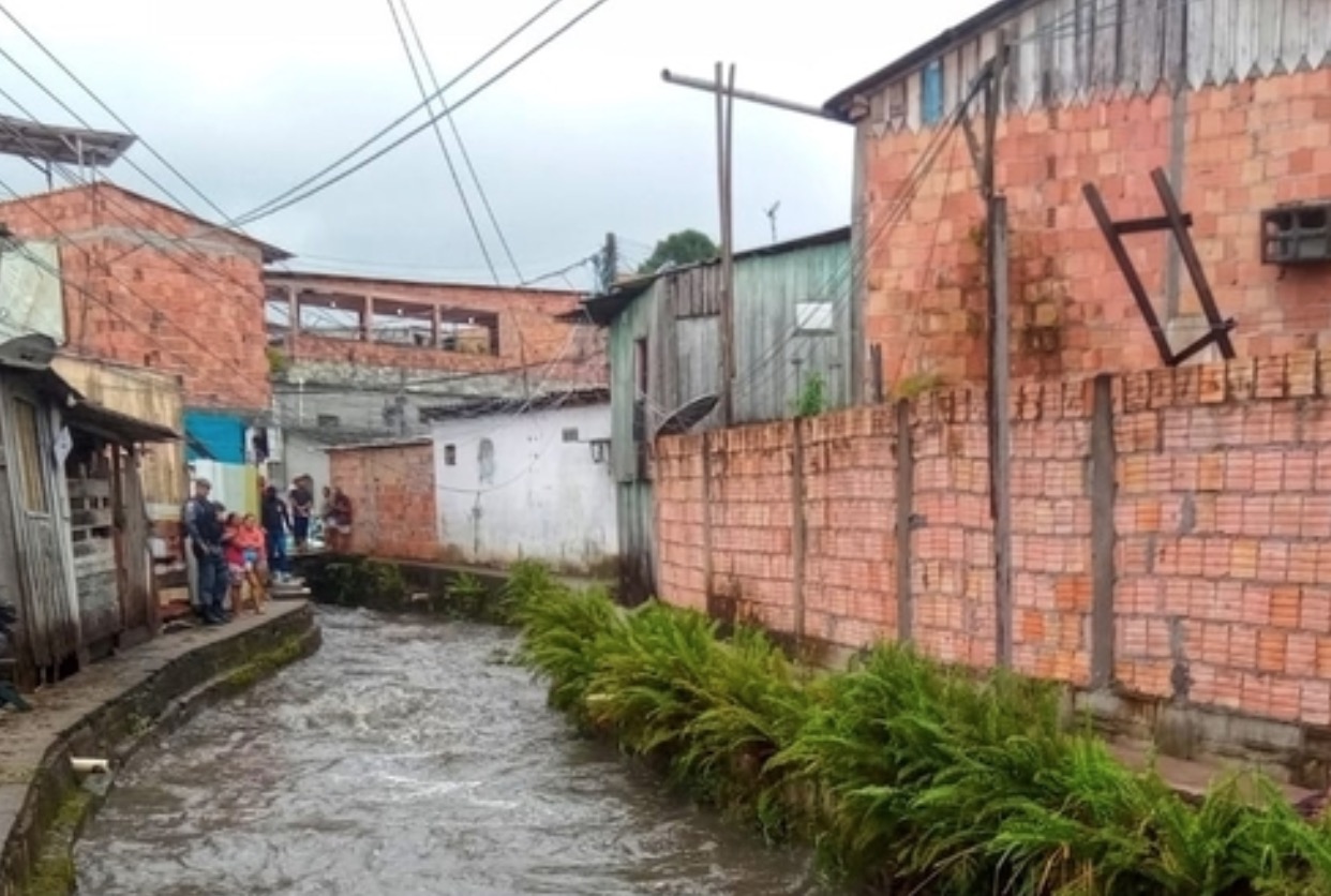 Jovem de 16 anos é executada com 3 tiros na cabeça a queima-roupa em Manaus