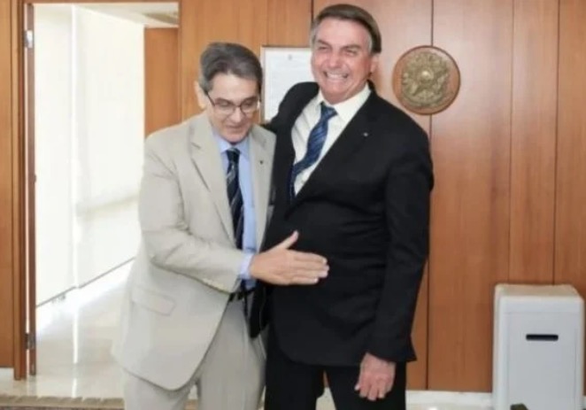 Jefferson esteve com Bolsonaro 10 dias antes de prisão; delator do mensalão virou amigo do presidente