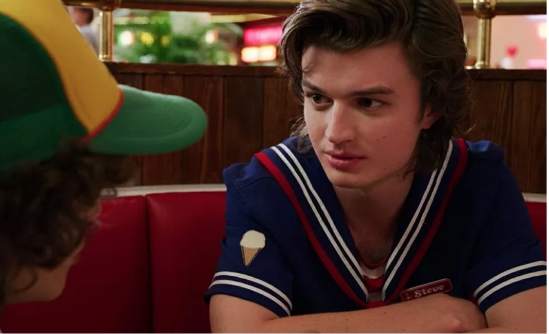 Ator de ‘Stranger Thinks’ diz que não lava e nem toca no próprio cabelo