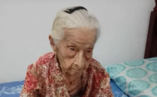 Idosa comemora 120 anos e ganha duas festas de aniversário