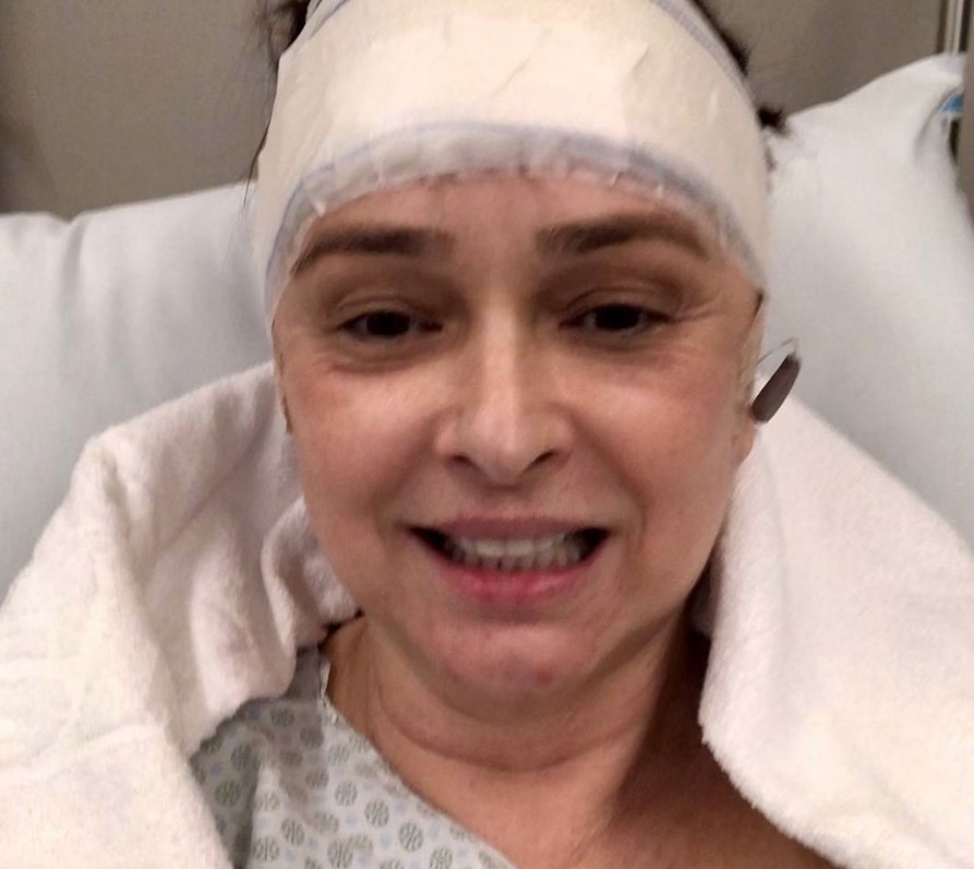 Myrian Rios passa por cirurgia de 4 horas na cabeça 