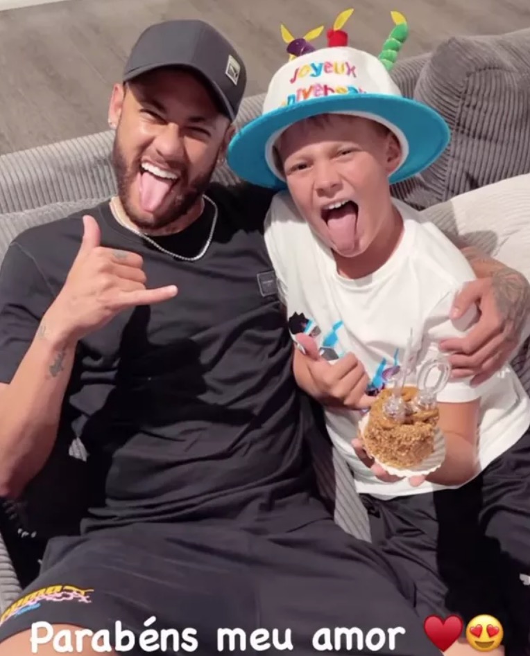 Neymar e Carol Dantas comemoram 10 anos de Davi Lucca em Paris 