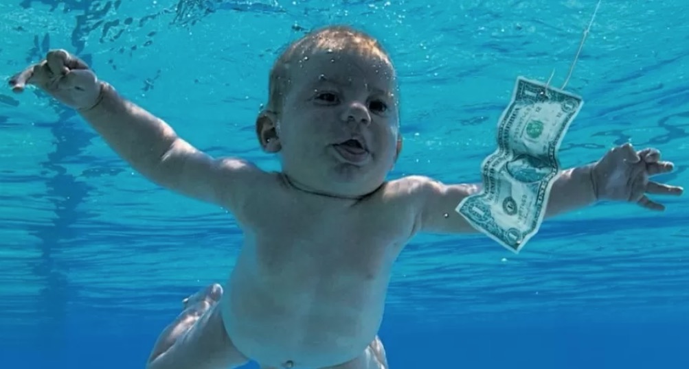 Bebê da capa de ‘Nevermind’ processa Nirvana por exploração sexual infantil