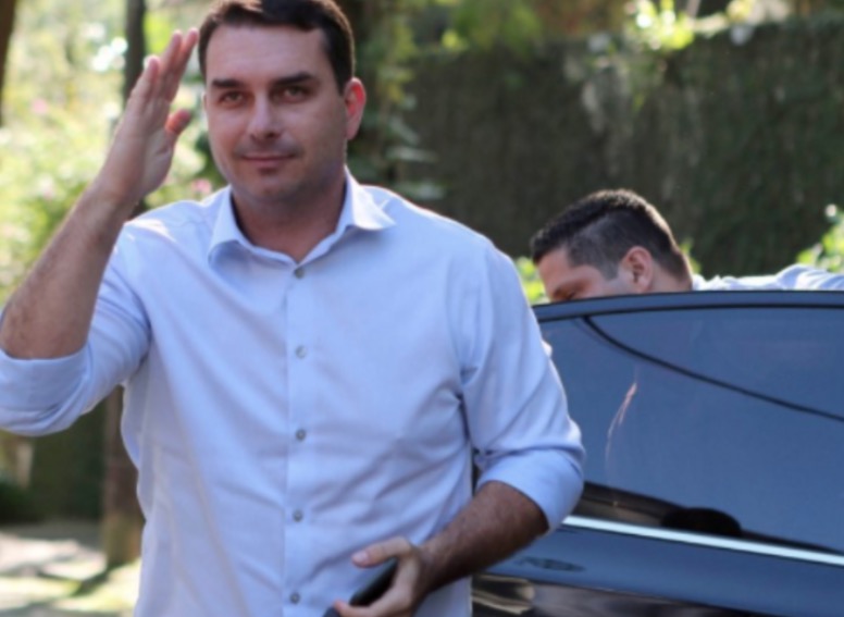 STJ suspende tramitação de denúncia contra Flávio e Queiroz