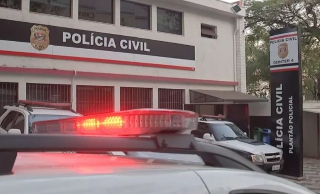 Bebê morre após ser esquecido dentro de carro por cuidadora