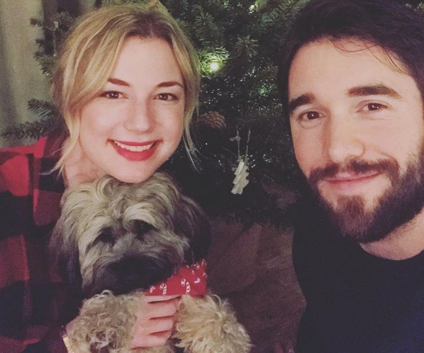 Atriz de Revenge, Emily VanCamp anuncia nascimento da filha; veja fotos