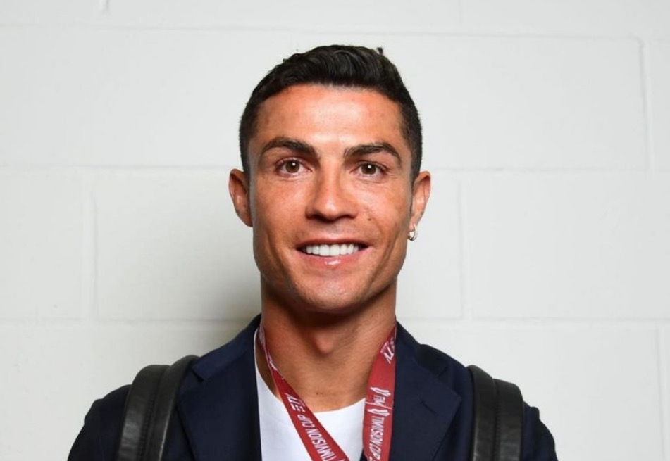Manchester United anuncia contratação de Cristiano Ronaldo 