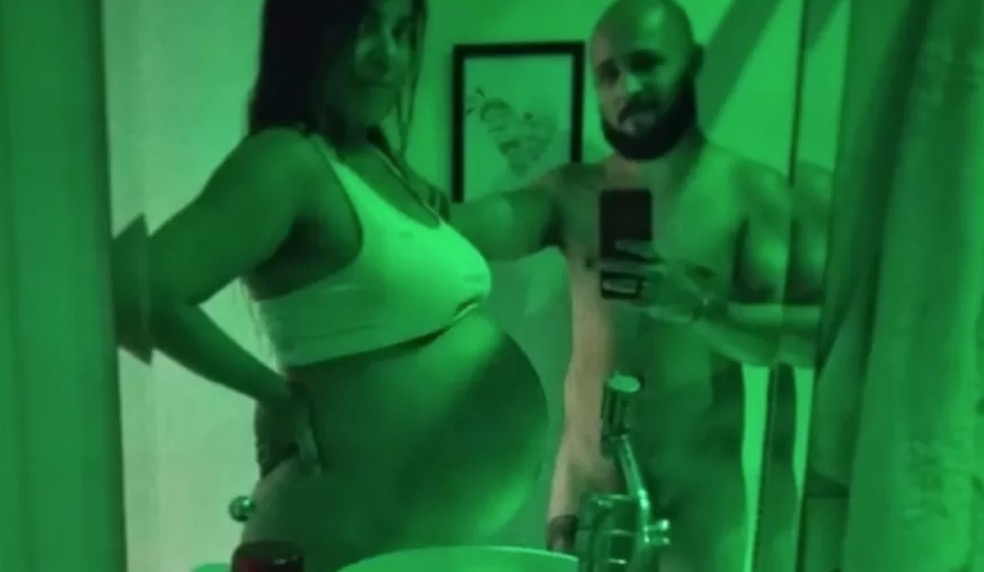 Grávida, Raquel Pacheco, a Bruna Surfistinha, posa nua com o noivo