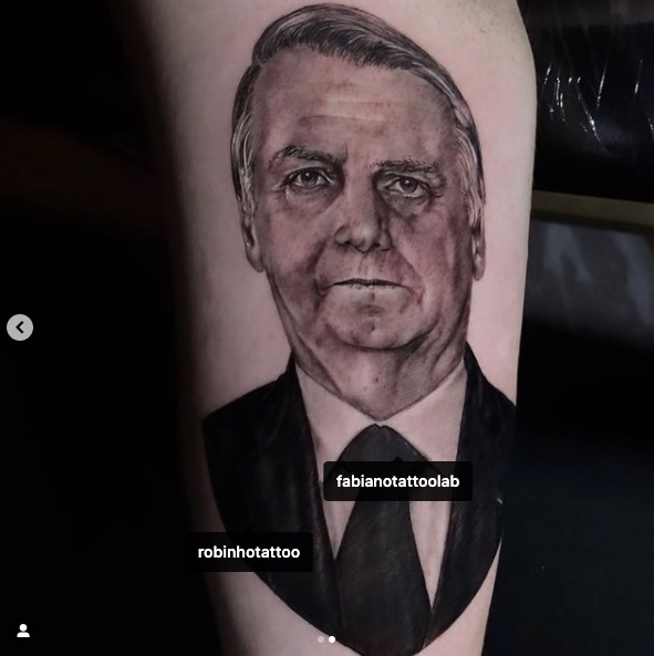 Jair Renan tatua o rosto de Bolsonaro no braço: 'grande homem'