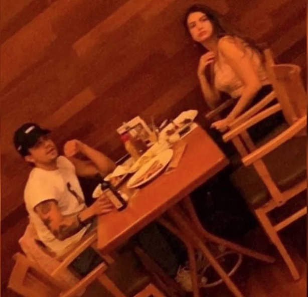 Luan Santana é flagrado em jantar romântico com modelo; veja foto