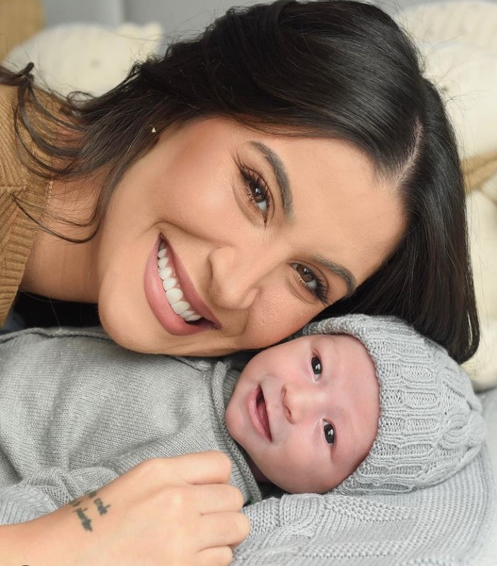 Bianca Andrade relata dores durante amamentação por causa do silicone 