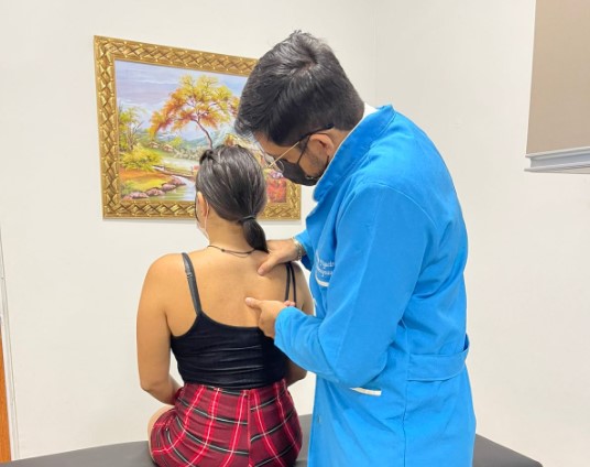 Cuidados com a coluna devem iniciar na 1ª infância, afirma especialista