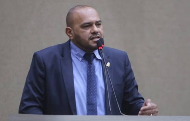 Vereador de Manaus é internado com covid-19 após viagem a Brasília 