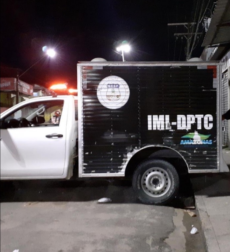 Homem é executado com três tiros em rua de Manaus
