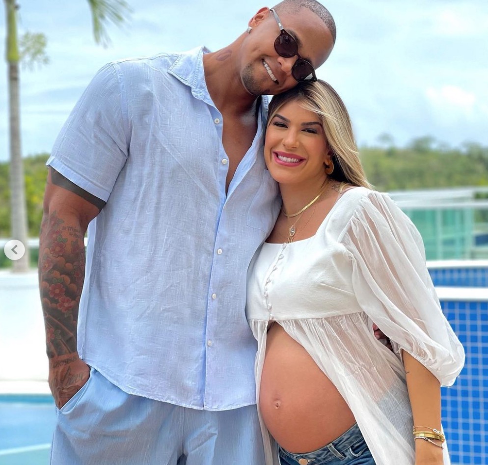 Grávida, Lorena Improta evita sexo com Leo Santana: ‘medo dela nascer'