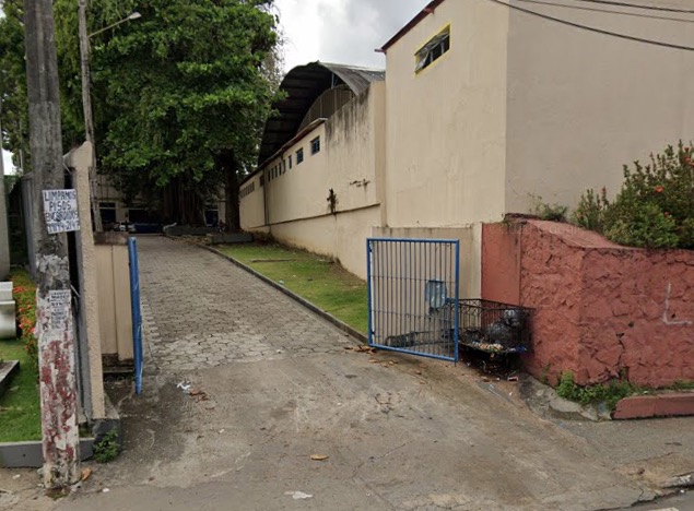 Armados, assaltantes invadem escola e roubam funcionários em Manaus