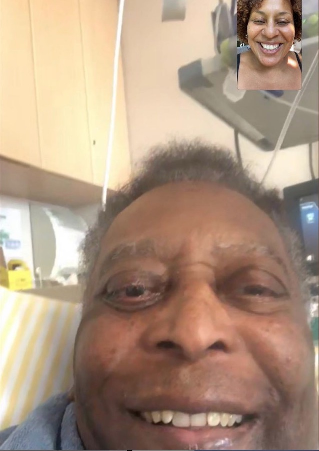 Filha mostra Pelé na UTI e diz que ex-jogador está irritado por só comer gelatina