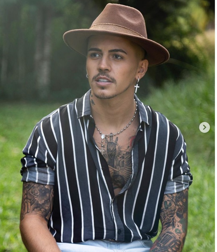 Biel é expulso de restaurante de luxo e se revolta