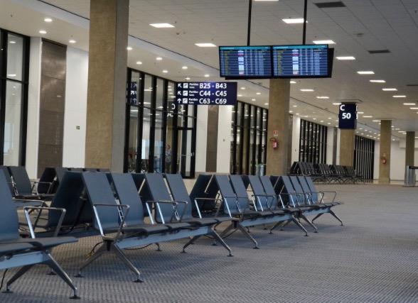 Após perder voo, passageiro tem ataque de fúria e agride funcionária da Gol