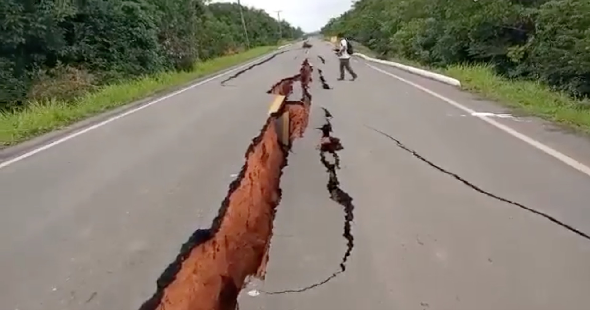 DNIT diz que crateras na BR-319 são por causa da cheia histórica