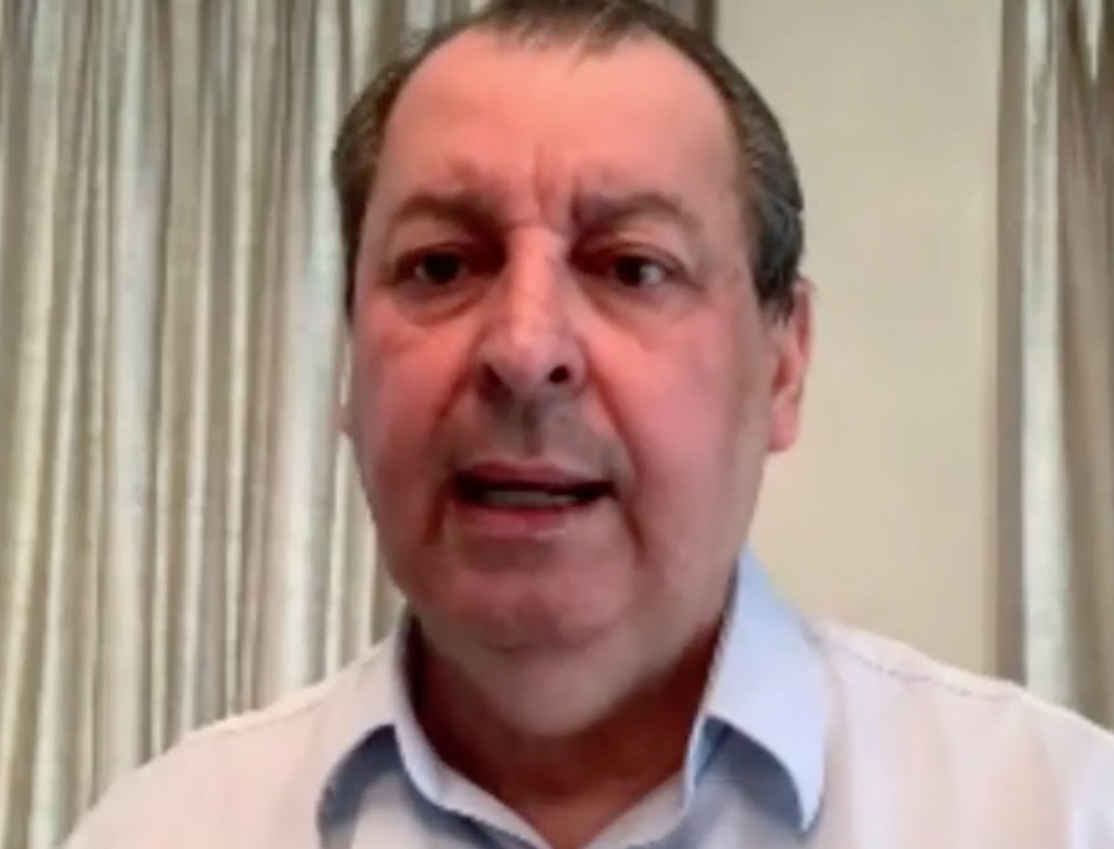 Omar Aziz diz que Queiroga agiu como 'marginalzinho' ao mostrar dedo do meio em NY