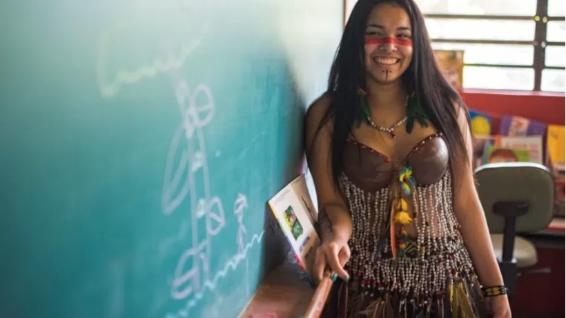 Jovem indígena deixa aldeia para cursar medicina no RS