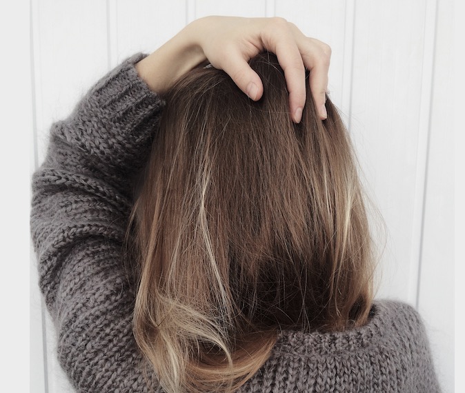 Entenda como o estresse crônico afeta a saúde dos cabelos