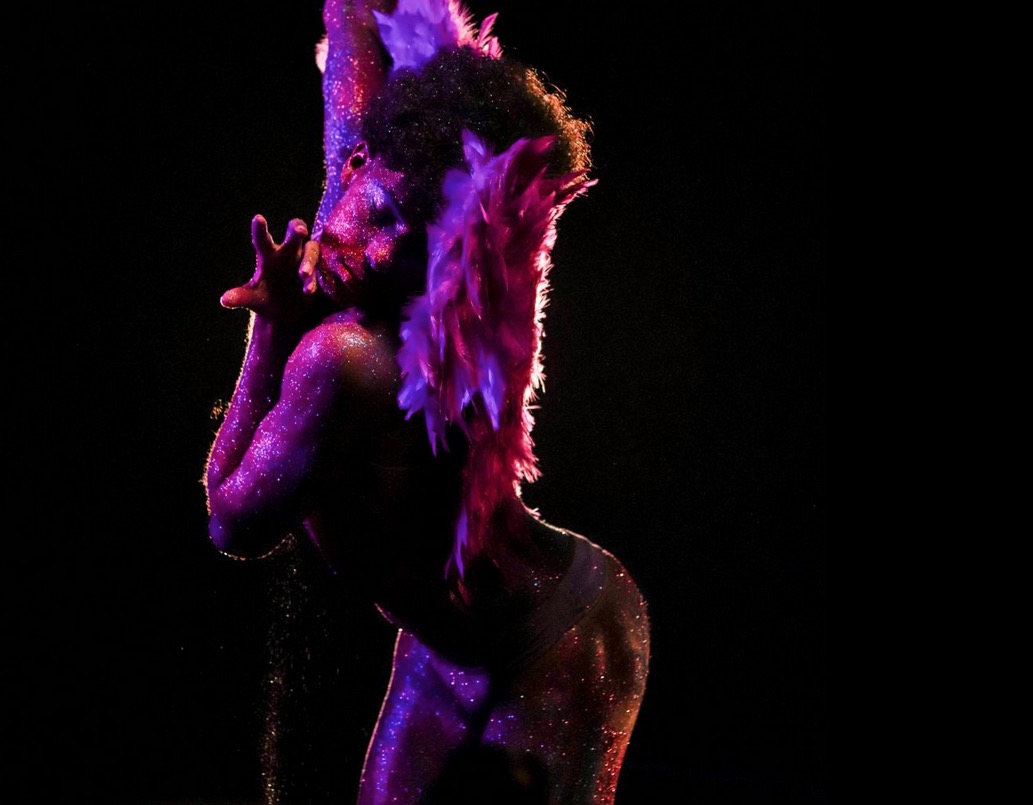 Ateliê 23 lança ‘A Bela é Poc’ no Teatro Amazonas