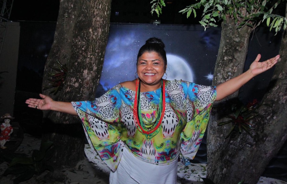 Márcia Siqueira é atração de aniversário do Flor de Liz