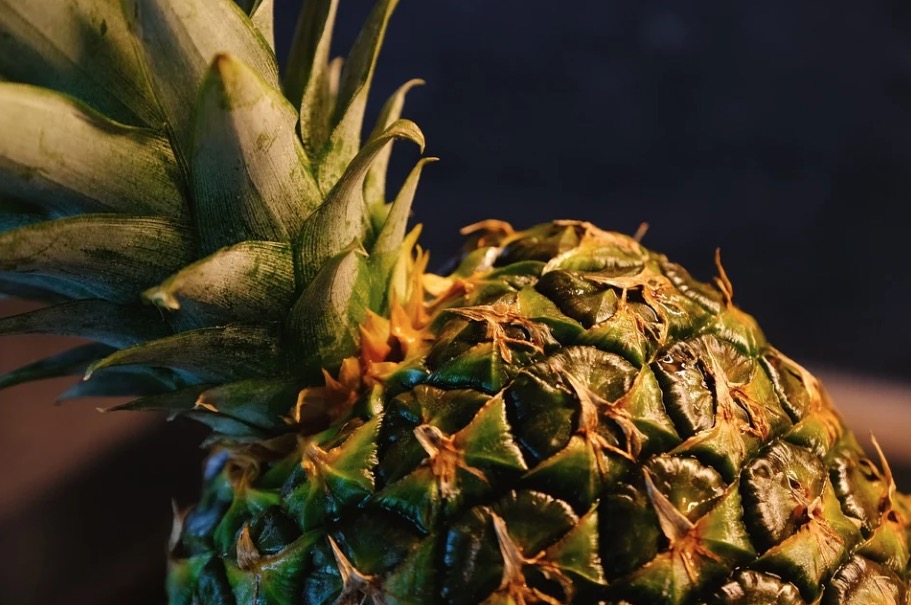 Se sentido inchado? Este suco detox de abacaxi com ervas pode te ajudar