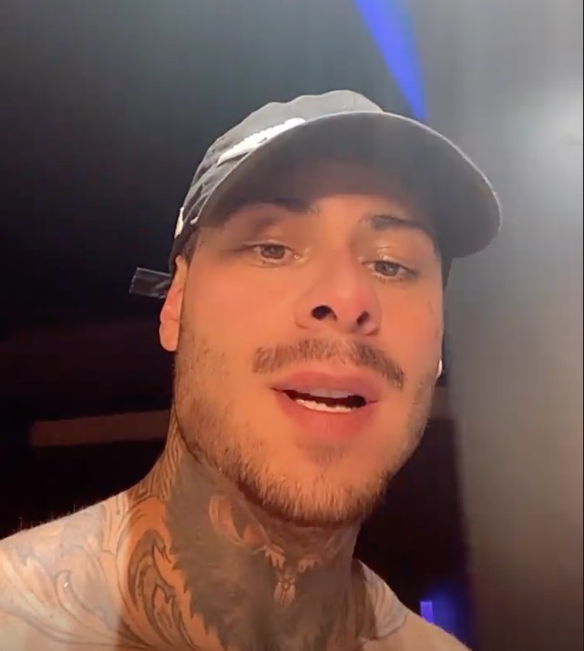 Leo Stronda mostra cicatriz após ter 30% do corpo queimado