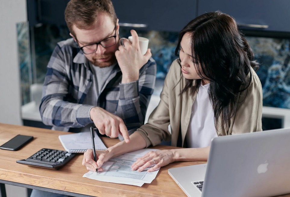 Dívida indevida gera indenização por danos morais