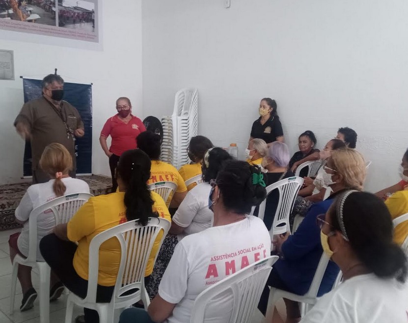 Alunos da Nilton Lins realizam atendimento de idosos em Manaus 