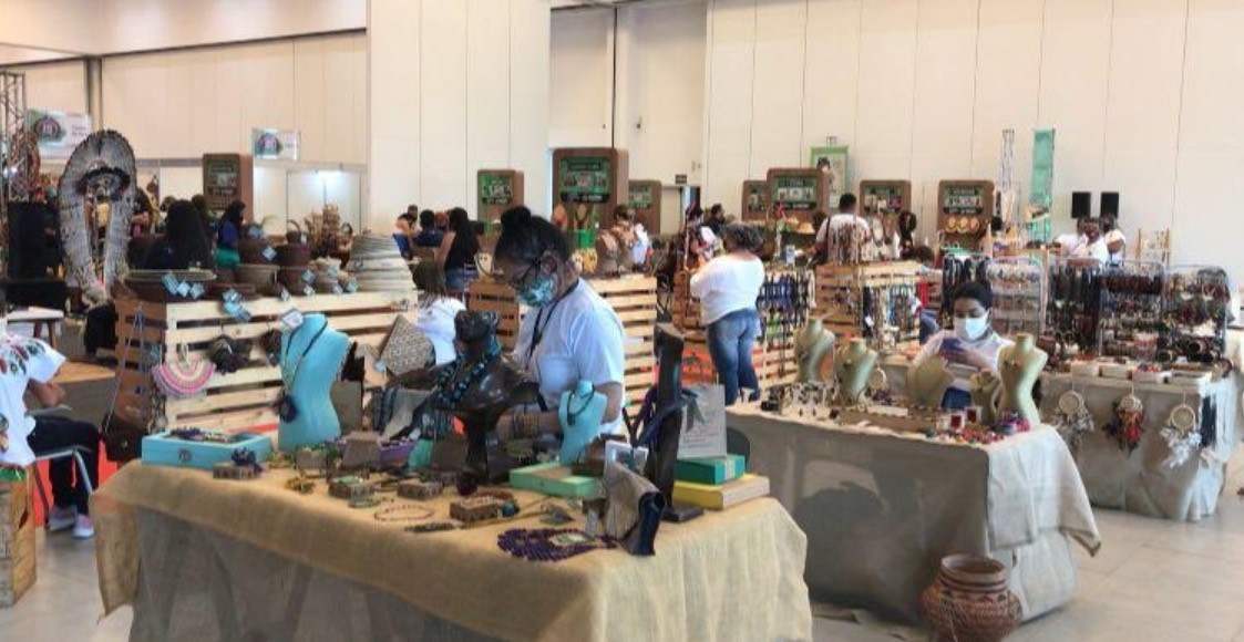 Feira de artesanato que apoia artesãos locais acontece neste fim de semana