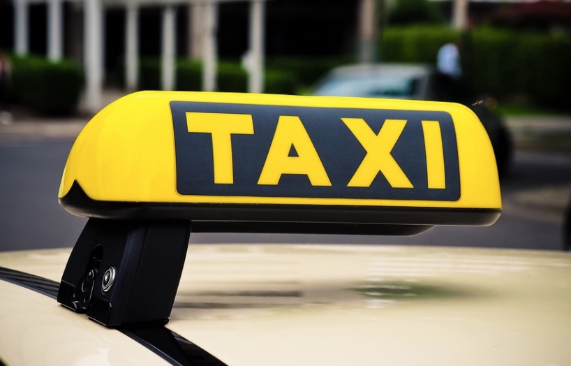  Mulher cai em golpe e paga quase R$ 5 mil em corrida de táxi 