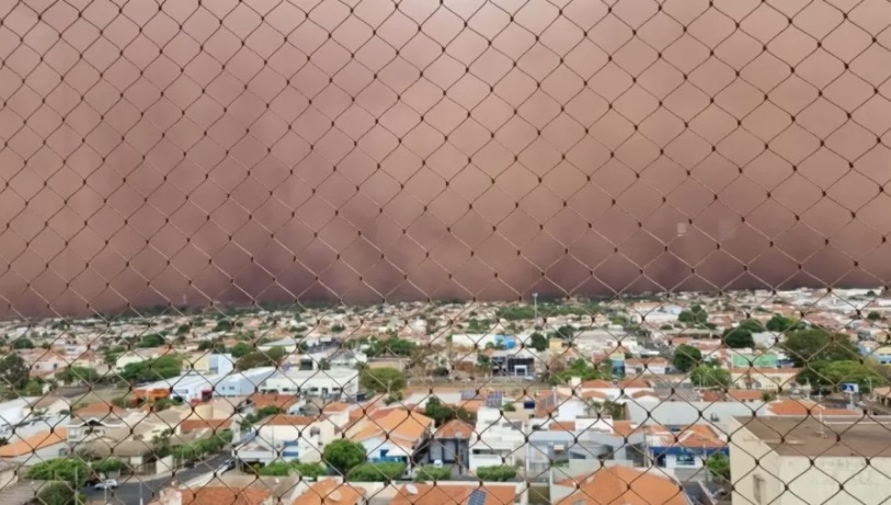 Vídeos: Nova tempestade de poeira é registrada no interior de São Paulo