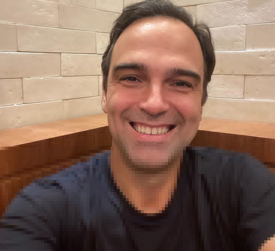 Colunista volta atrás e diz que Tadeu Schmidt é novo apresentador do BBB22