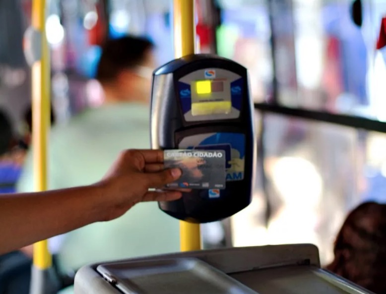 Sistema de bilhetagem em ônibus volta a funcionar em Manaus 