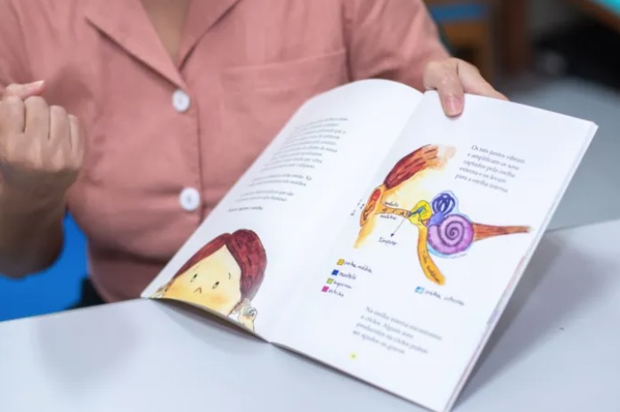 Autora amazonense concorre a prêmio Jabuti com livro infantil