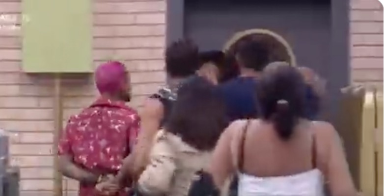 A Fazenda: Público pede expulsão de Dynho Alves após briga com Rico 